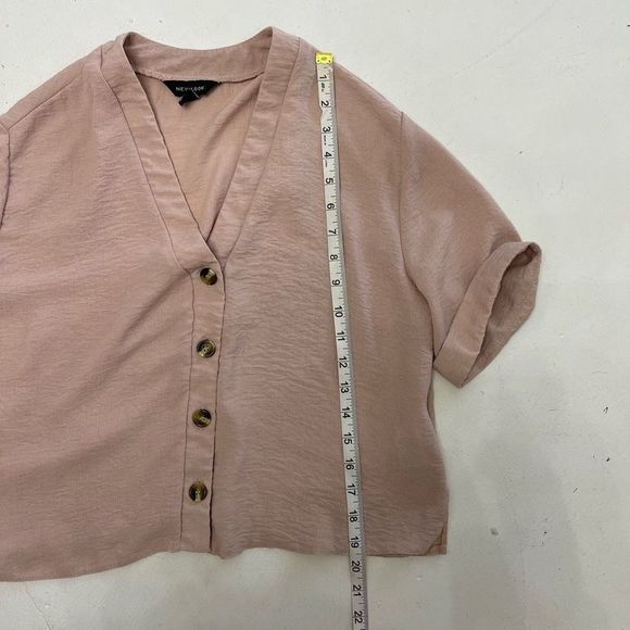 Pink front button flowy cute casual semi-cropped top medium 6 - Picture 5 of 9